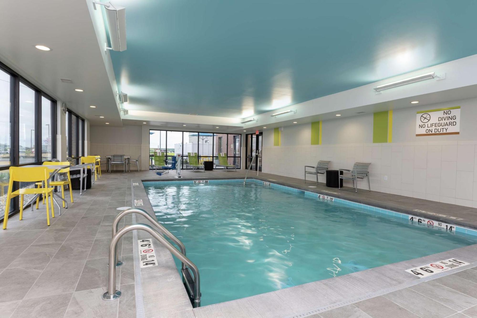 Home2 Suites By Hilton Indianapolis Airport Exterior foto